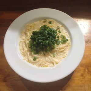 白味噌とあさつきのクリームソース