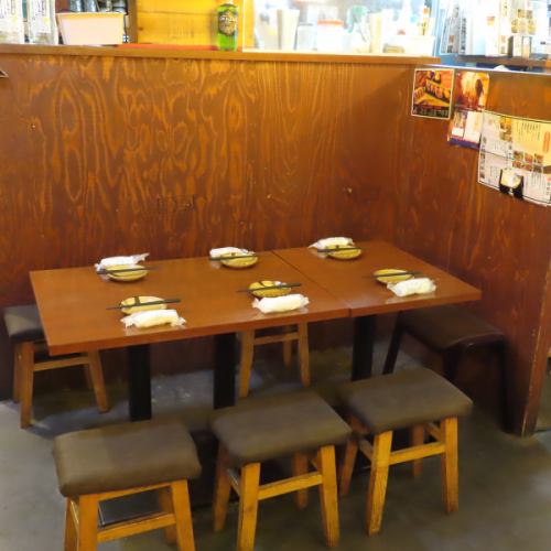 どんなシーンでも使いやすいテーブル席！