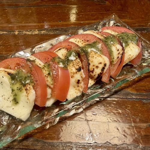 焼きトマトとクリームチーズのカプレーゼ