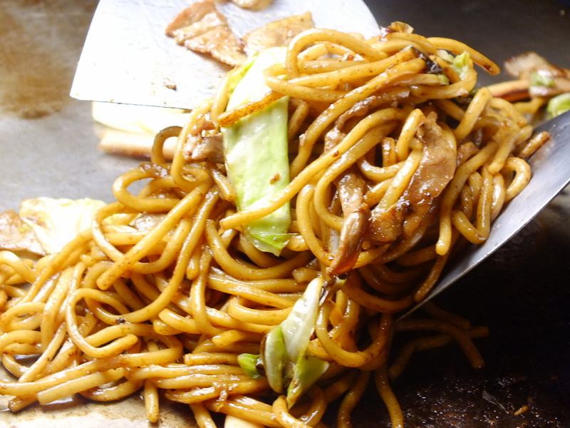 Chewy texture! Al dente fried noodles using raw noodles! * The photo is mixed fried noodles