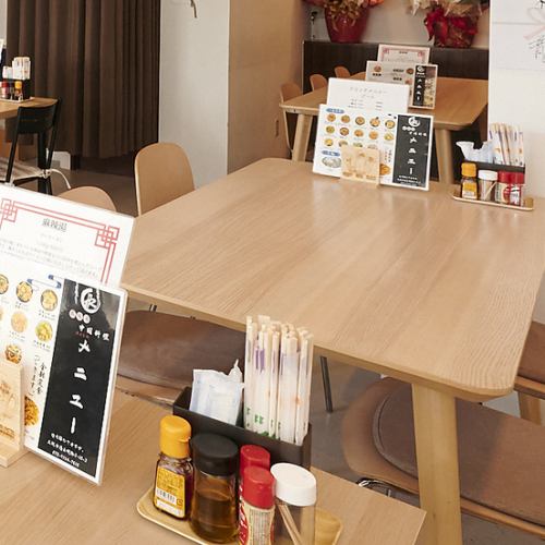 【テーブル席】8名様から10名様まででご利用できるお席をご用意しております。同僚との飲み会や、ちょっとした会社宴会などにもおすすめです◎