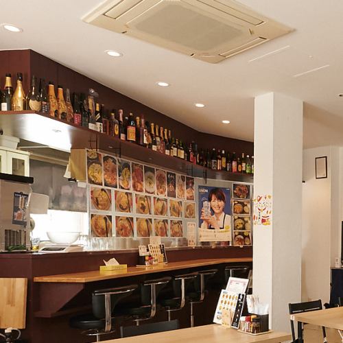 【カウンター席】店内の奥にあるカウンター席はお一人様でも快適にお楽しみいただけるお席です。またランチでのご利用にも最適です！