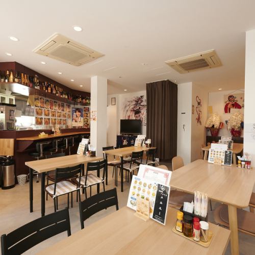 清潔感のある広々店内！落ち着いた雰囲気でゆったりと…