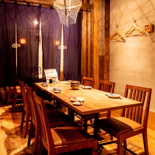 <p>【のれんで区切る半個室】様々なご宴会に活躍！最大30名様まで。接待や大人の宴会にぴったりな個室をご用意。誕生日会・合コンなど、様々な宴会にご利用いただける空間になっております。大切な方とのお食事など、プライベートな宴席にご活用ください！もちろんご家族・親族だけでのご利用もOKです！</p>