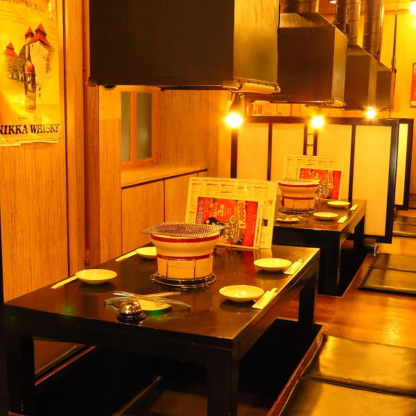 1Fは掘りごたつ席・2Fはお座敷席、店内は分煙となっております。1名様でいらっしゃる方も多く、宴会・夕飯利用共にお気軽にお使いください。1Fのお席は無煙ロースターを完備しております。