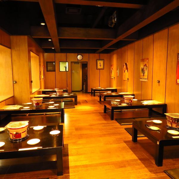 29名様～53名様２Fお座敷席の貸し切り可能です。感染症対策を含めた人数設定となっております。総席数は１F＆2F100席です。54名様以上のご利用は店舗にお問い合わせくださいませ。