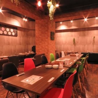 【布魯克林風格的室內裝潢☆包場派對OK！ 】25人以上即可舉辦包場派對！通常使用時最多可容納60人，站立接待時最多可容納60人◎時尚前衛的室內裝潢和特別菜單，讓您享受一場精彩的派對♪♪【博多酒吧、包場派對、宴會、慶功宴、無限暢飲、女生之夜、生日、驚喜、意大利熏火腿、重逢、儀儀】