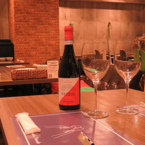 [#咖啡廳也提供無酒精飲料，義大利麵，甜點等。 ]