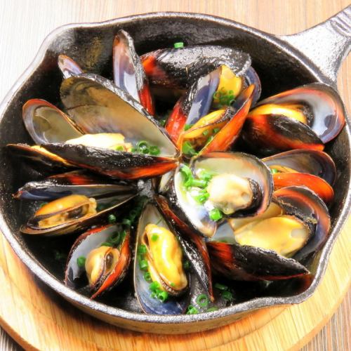Mussels baked in a pot