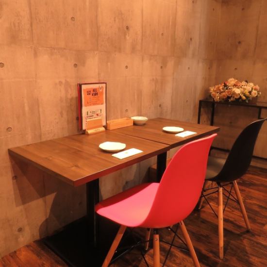 我們還提供芝加哥披薩，裡面有很多融化的奶酪，非常受女性歡迎。