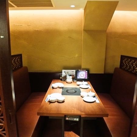 Semi-private rooms with non-smoking seats are also available [4 people x 5 tables]