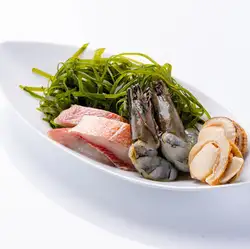 海鮮盛り合わせ(海老、ひも付きホタテ、魚、昆布)