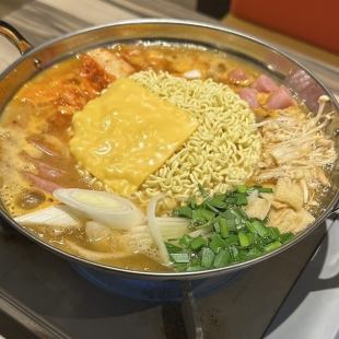 『ハイボール、レモンサワー120分飲み放題付』韓国鍋の定番プデチゲのライトコース!!3500円