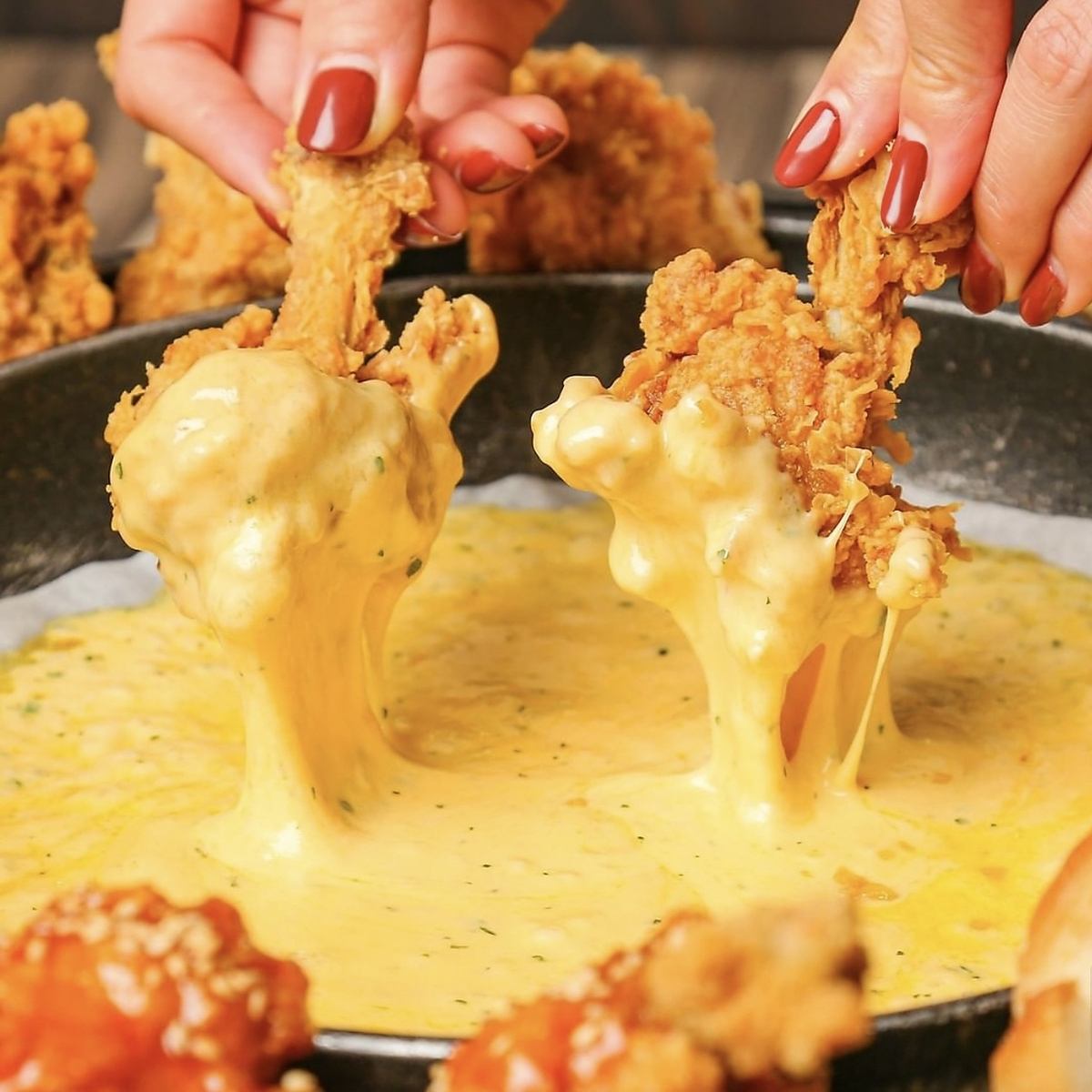 韩国美食摊位 Bokkeumbap,您可以在这里品尝到广受欢迎的韩国料理嫩嫩鸡 (Nene Chicken) 以及其他各种各样的韩国料理。