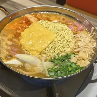 『ハイボール、レモンサワー120分飲み放題付』韓国鍋の定番プデチゲのライトコース!!4500円