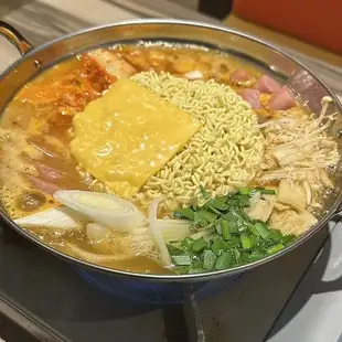 『ハイボール、レモンサワー120分飲み放題付』韓国鍋の定番プデチゲのライトコース!!4500円