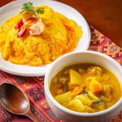 【おすすめ】　イエローカレー玉子・えびトッピング　Yellow Curry with Thai Omelet & Shrimp