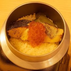 鮭といくらの釜飯