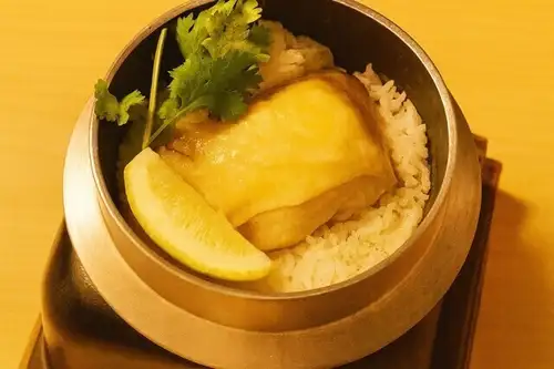 当店自慢は釜飯！世界各国の味を釜に閉じ込めて
