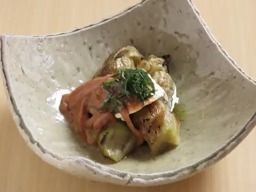 焼きなすと塩辛クリームチーズ