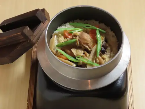 鶏五目の釜飯