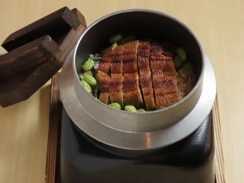 ウナギと枝豆の釜飯