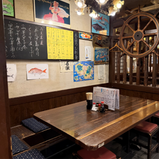 3名~4名様におすすめのテーブル席!!間隔があいているためゆっくりとお過ごしいただけます。