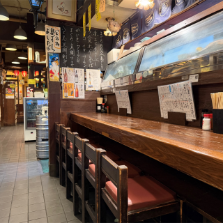 2名カウンター席を9席ご用意しております!おひとり様でのご来店も大歓迎です。お仕事帰りのサク飲みや、デートなどにもぴったりです。お気軽にお立ち寄りください!