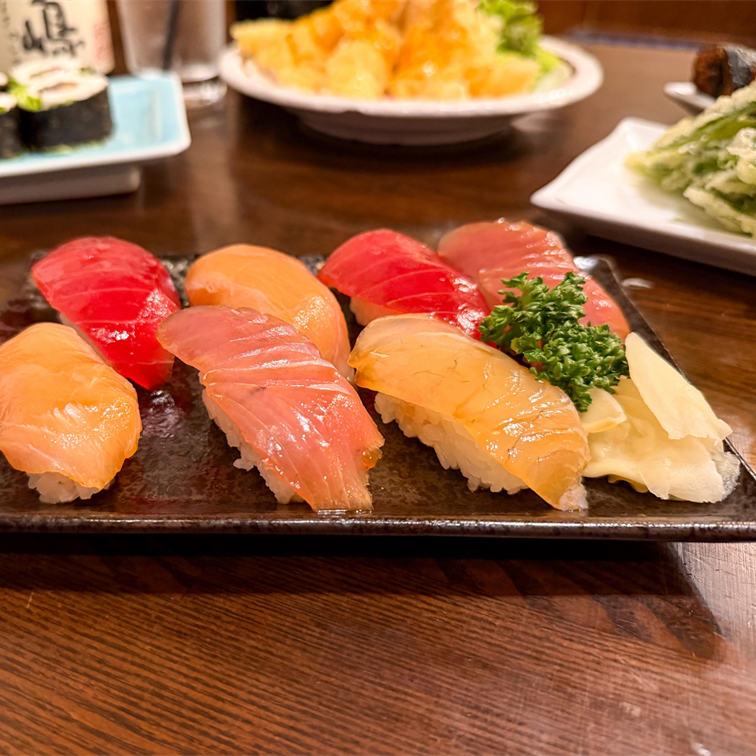 島焼酎、島寿司、明日葉の天ぷらなど当店名物ご賞味ください！！