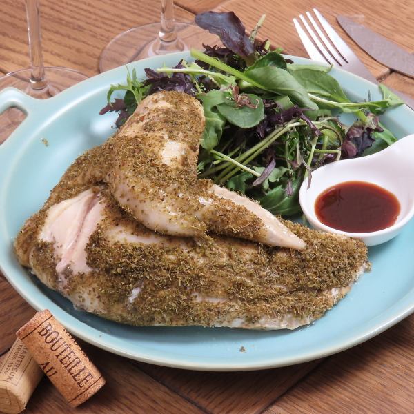 【名物・広尾チキン】ハーブ薫るヘルシーお肉はボリューム満点