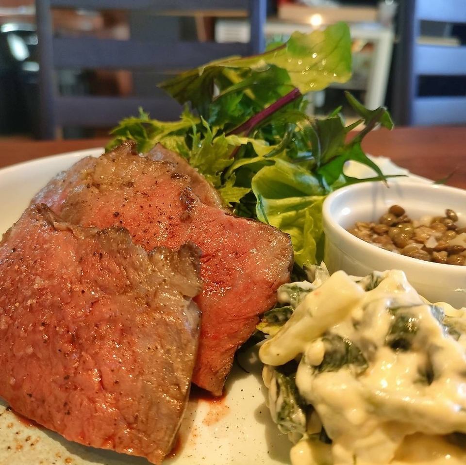 隠れ家のような雰囲気◇溶岩石グリルと和酒・ワインを愉しむ♪