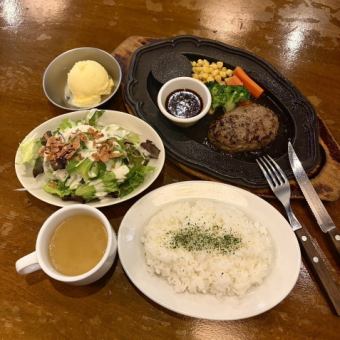 ★【GW限時特惠！我們著名的漢堡午餐套餐，漢堡肉餅可選，僅售1500日元！ 】★