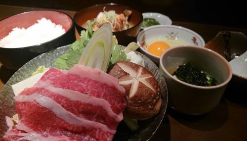 아시가라 쇠고기 스키야키 정식 1,200엔(부가세 포함)