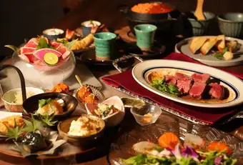 招牌菜冰鎮藍鰭鮪魚與菲力牛排【MIYABI 尊享套餐】：8,000日圓（僅含食物，共8道菜）