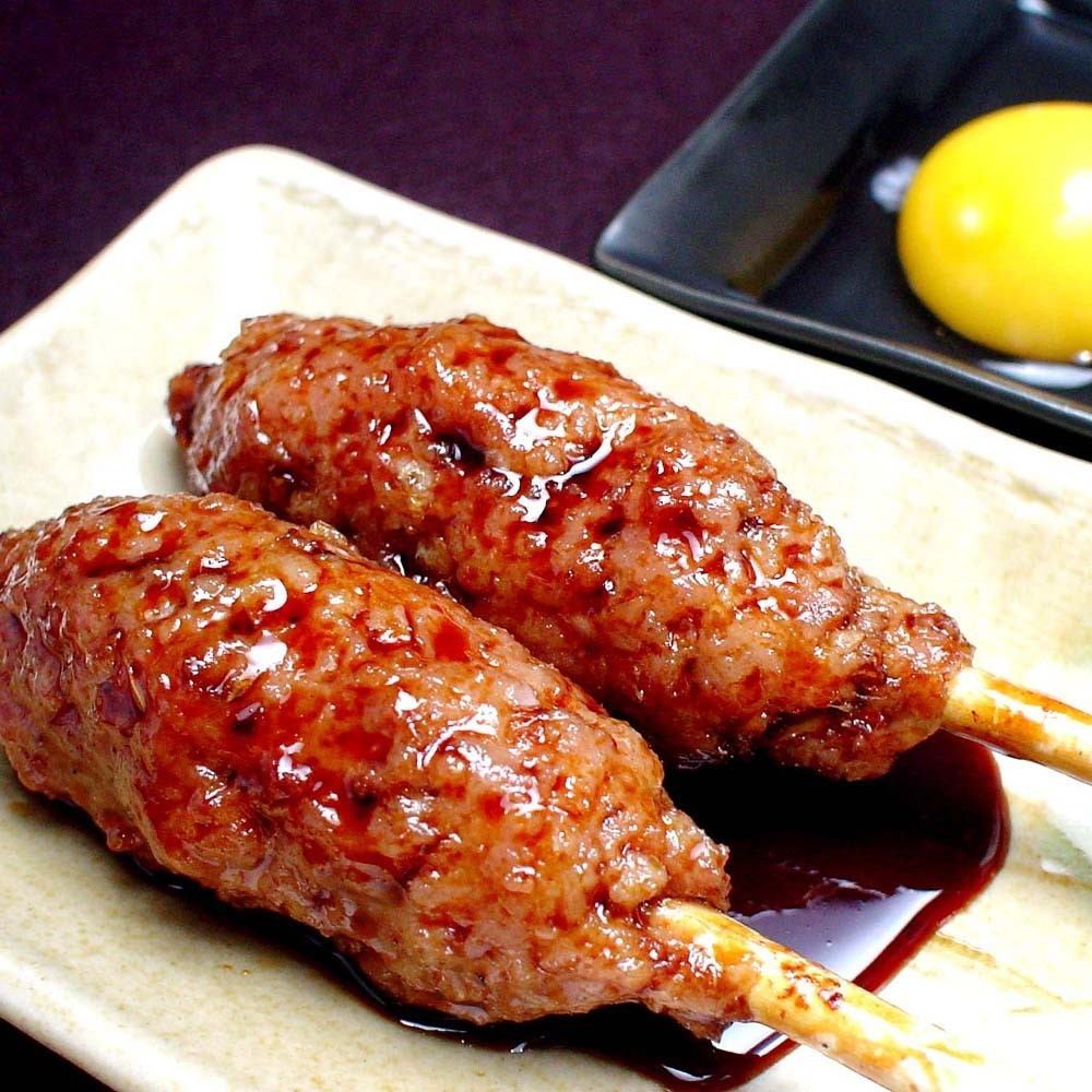This is Tsukimi Tsukune from Nagoya Cochin that is kneaded every day at our shop.