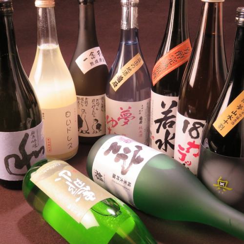 各地から厳選した日本酒を取り揃えております。