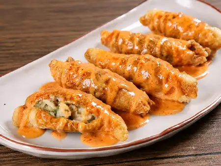 辣椒蛋黄酱鸡皮饺子