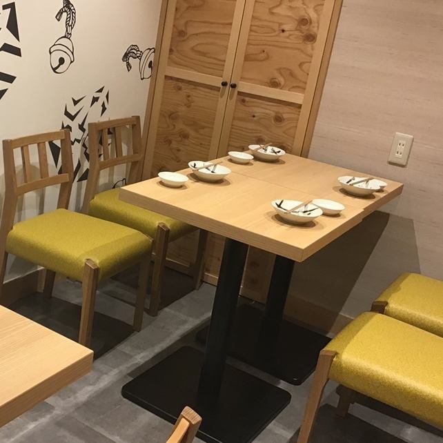 周りを気にせずゆったりとお過ごしいただけるモダンな個室を完備