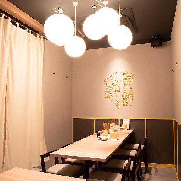 特別な日に最適な半個室は限定一席!周りを気にせずゆったりと、またはワイワイ??とお時間をお過ごしいただけます。