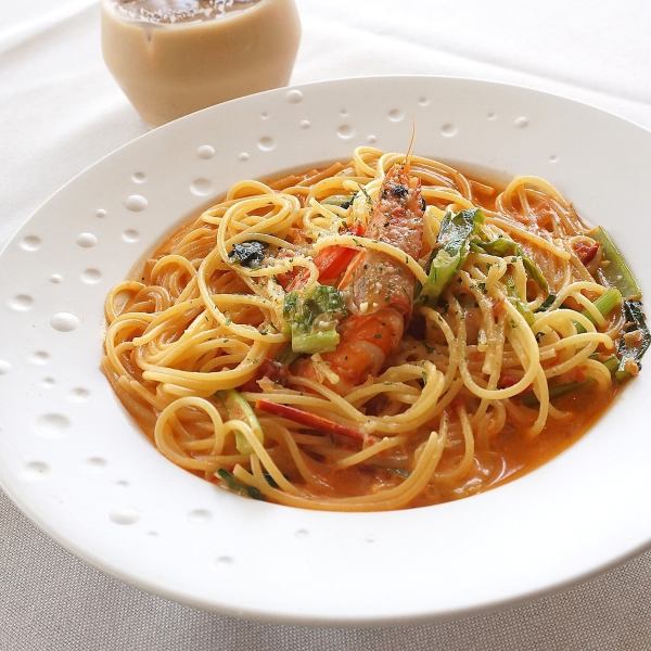 天使の海老のトマトクリームパスタ
