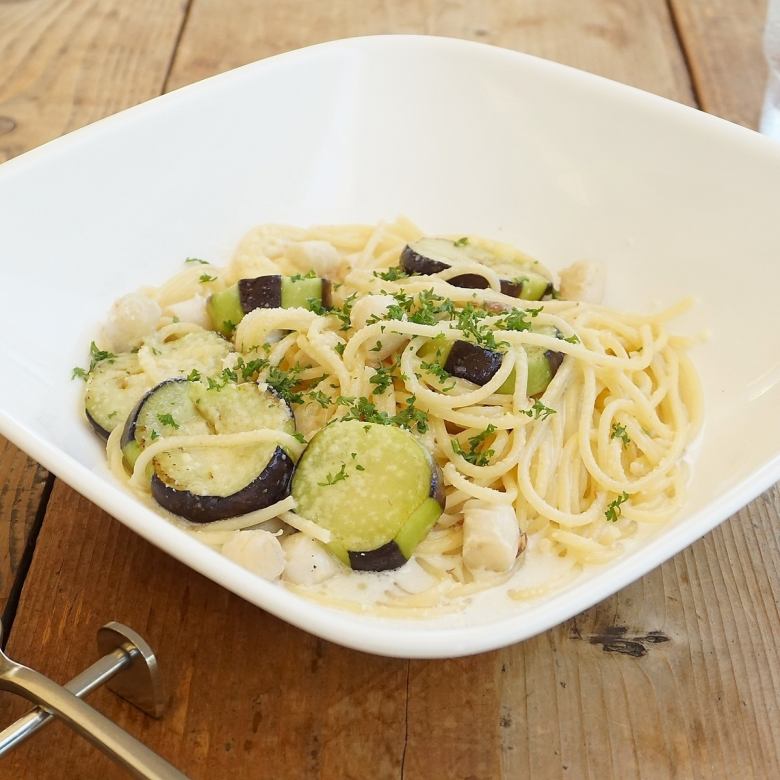 小柱と茄子のアンチョビクリームパスタ