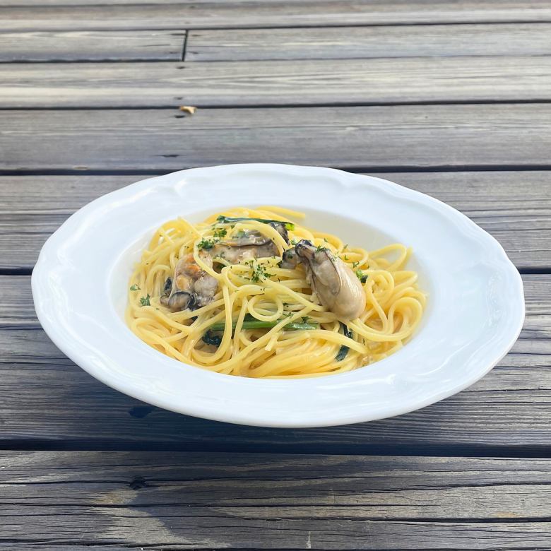 広島カキと春菊のクリームパスタ