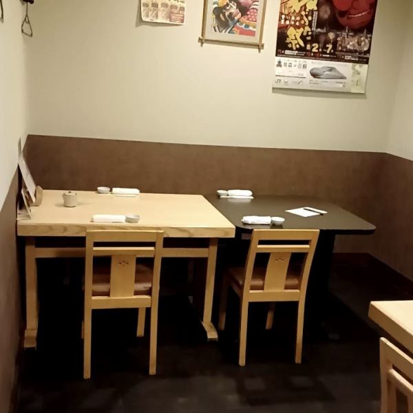 [Counter and table seats are available on the first floor] There are 4 tables for 4 people and 4 tables for 2 people.It is perfect for small groups, such as dining with friends or banquets.