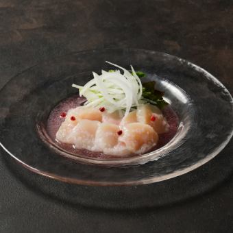 ホタテのカルパッチョ 赤玉ねぎソース
