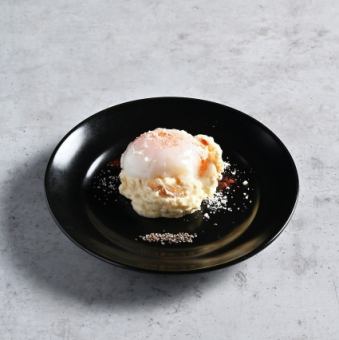 自家製 燻製ポテトサラダ 温玉のせ