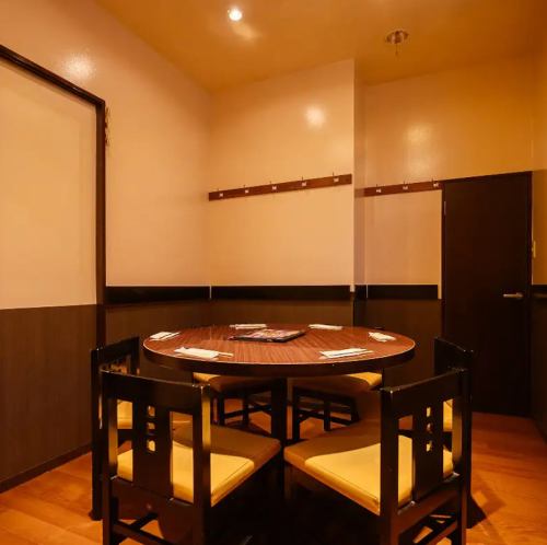 唐人街独有的私人圆桌房。*6名及以上成人可入住私人房间。周末或节假日不接受申请。