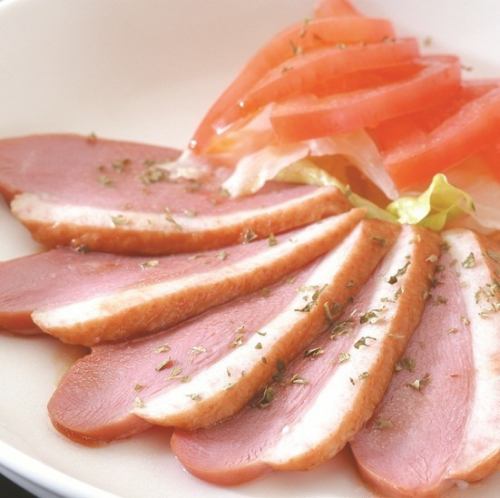 烟熏鸭腰沙拉 / 海鲜沙拉 / 鱼翅海鲜茶碗蒸 / 蜜汁烤猪肉