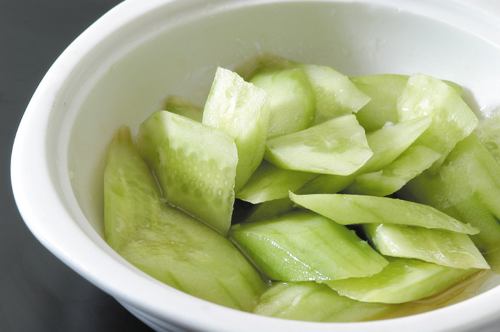 黄瓜配腌芥菜