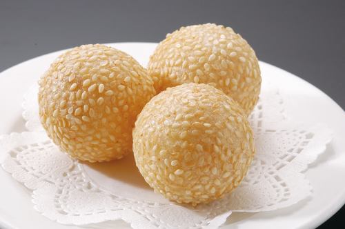 芝麻饺子 / 奶黄包子 / 香蕉麻糬卷