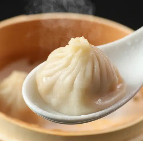 看板メニュー【世界チャンピオンの手包み小籠包】必食！